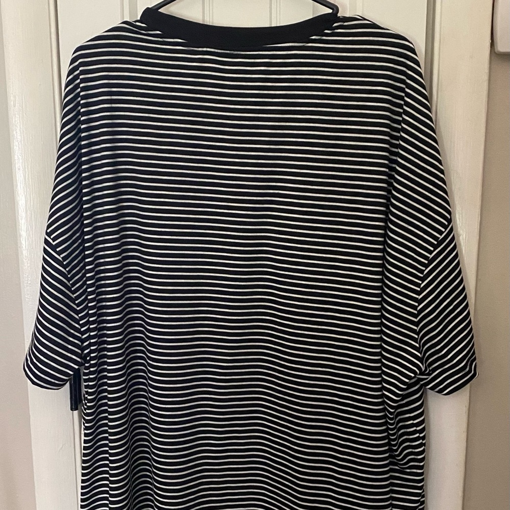 Shein Strip Black and white graphic t shirt - Picture 2 of 6